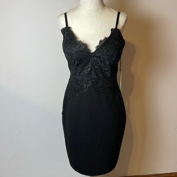 🆕 Iris Lace Black BodyCon Dress Size Medium - Picture 1 of 3